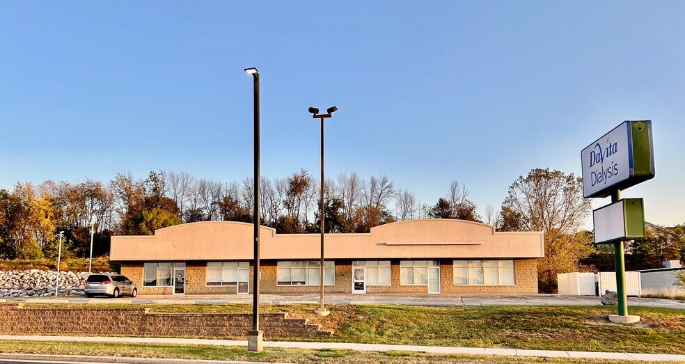 More Photos Of 928-932 Furman Dr, Waupaca Medical For Lease