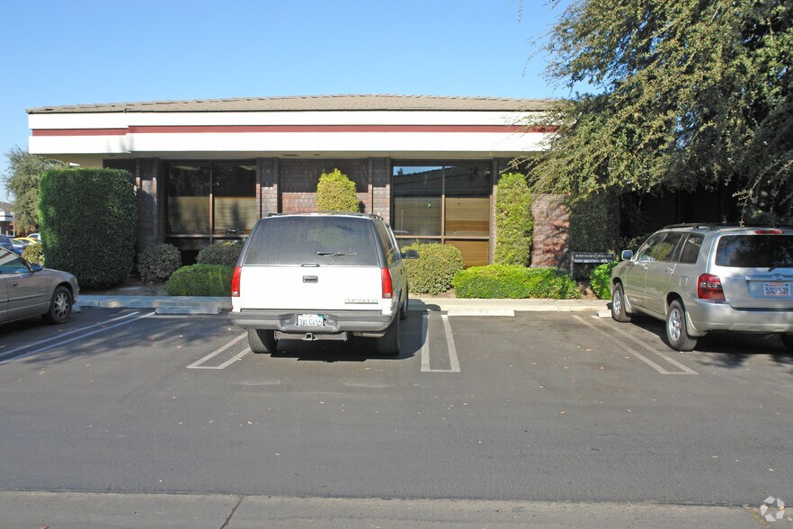 More Photos Of 1017 N Demaree Rd, Visalia Office For Lease