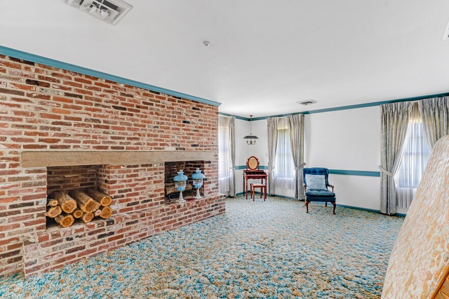 More Photos Of 1445 Catawba Ave, Newfield Service For Sale