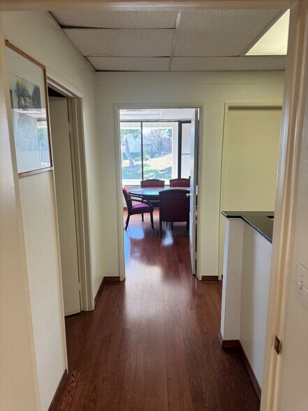 More Photos Of 711 W 17th St, Costa Mesa Light Manufacturing For Sale