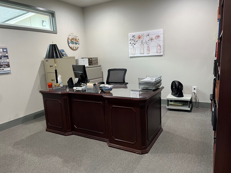 More Photos Of 4606 67th St, Lubbock Office For Sale