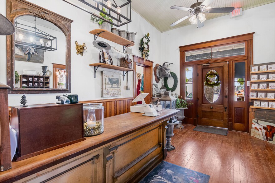 More Photos Of 702 Front St, Comfort Freestanding For Sale