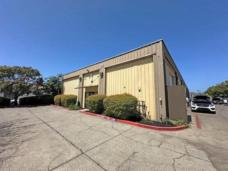 More Photos Of 343-345 W 9th St, Santa Rosa Warehouse For Sale