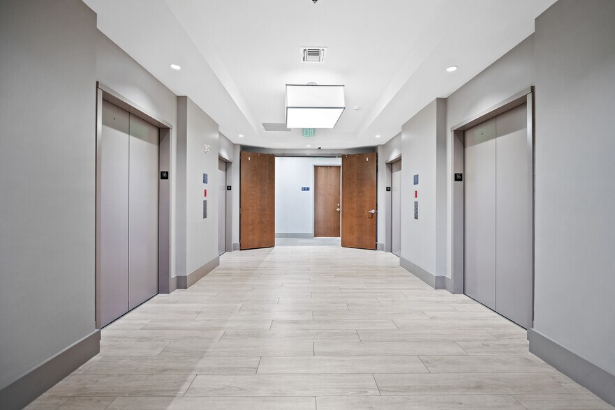 More Photos Of 175 SW 7th St, Miami Medical For Sale