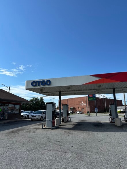 More Photos Of 1421 English Rd, High Point Convenience Store For Sale