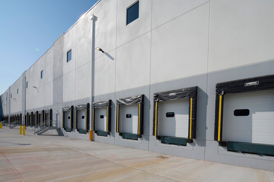 More Photos Of 2125 McCarter Hwy, Newark Warehouse For Lease