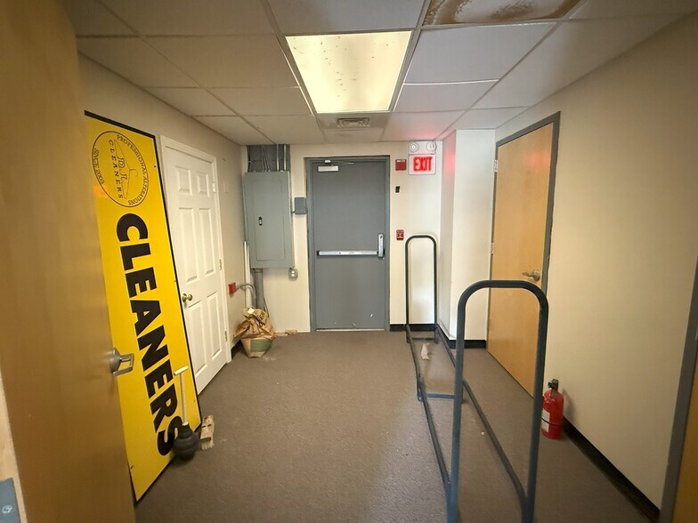 More Photos Of 304 Sandown Rd, East Hampstead Convenience Store For Lease