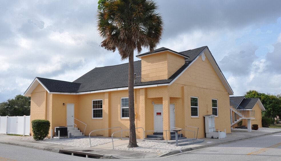 Primary Photo Of 409 Madison Ave, Clearwater Religious Facility For Sale