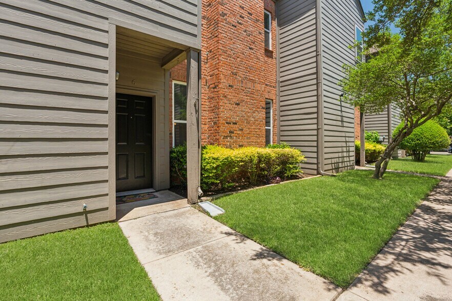 More Photos Of 1101 N Locust St, Denton Apartments For Sale