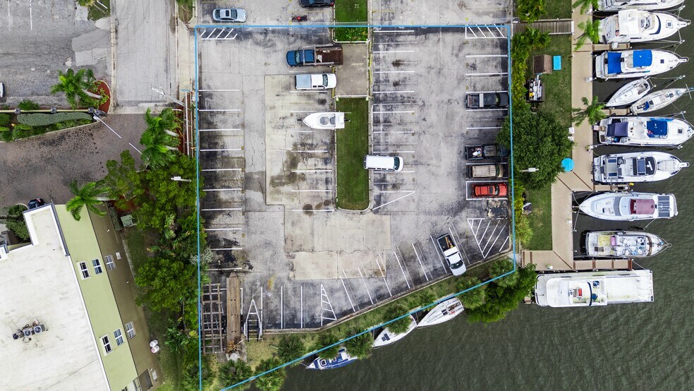 More Photos Of 400-408 W Cocoa Beach Cswy, Cocoa Beach Restaurant For Sale