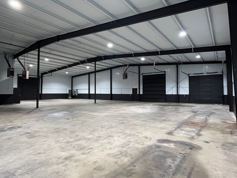 More Photos Of 1401 Fotler St, Springfield Warehouse For Lease