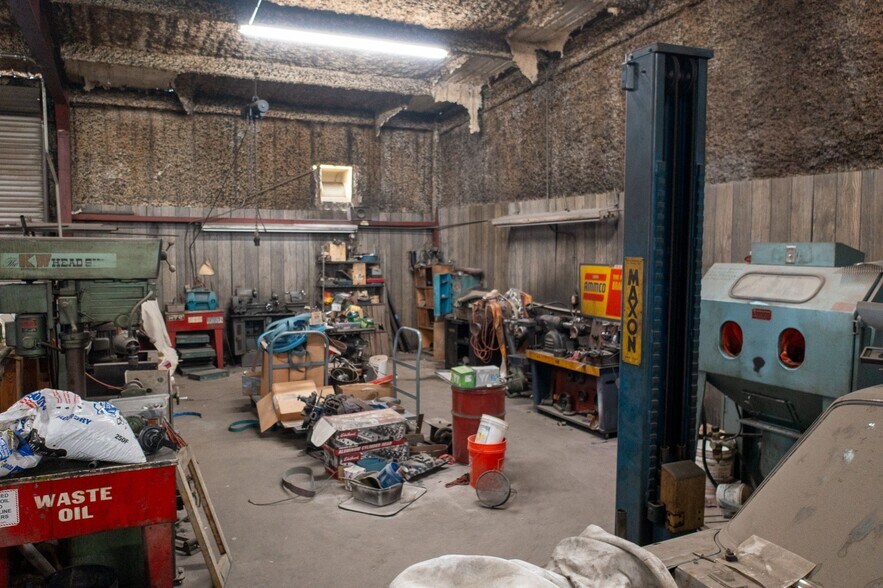 More Photos Of 145 W Oasis Rd, Palm Springs Service For Sale