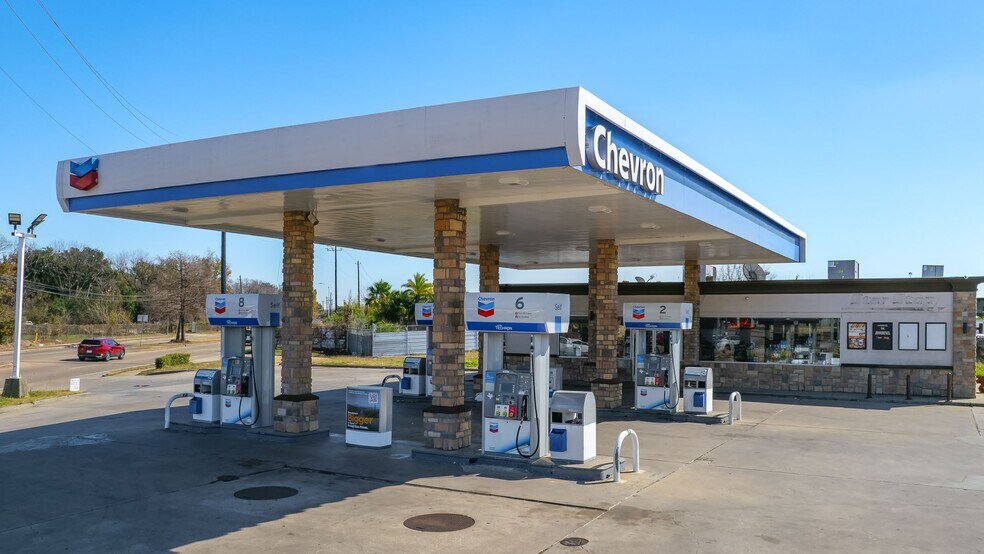 Primary Photo Of 6625 Pinemont Dr, Houston General Retail For Sale