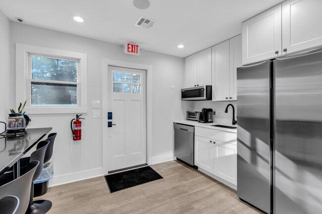 More Photos Of 184 Chambersbridge Rd, Brick Medical For Sale