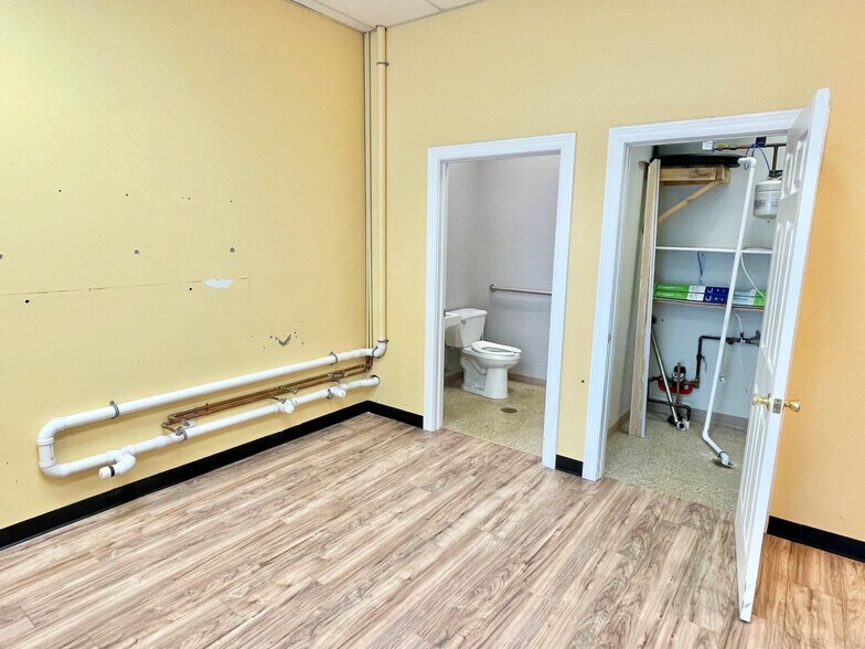 More Photos Of 761 Indian Boundary Rd, Chesterton Unknown For Lease