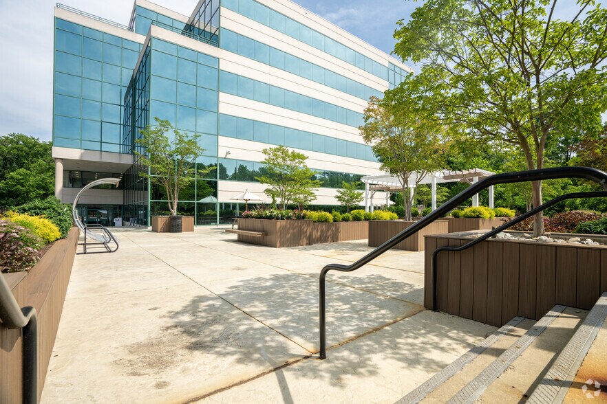 More Photos Of 5285 Shawnee Rd, Alexandria Office For Lease