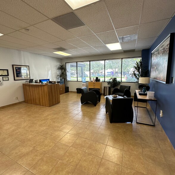 More Photos Of 10615 Shadow Wood Dr, Houston Office Residential For Lease