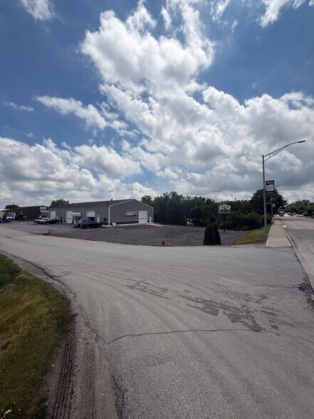 More Photos Of 18949 S Wolf Rd, Mokena Warehouse For Lease