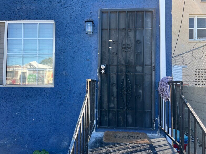 More Photos Of 4071 S Main St, Los Angeles Storefront Retail Residential For Sale