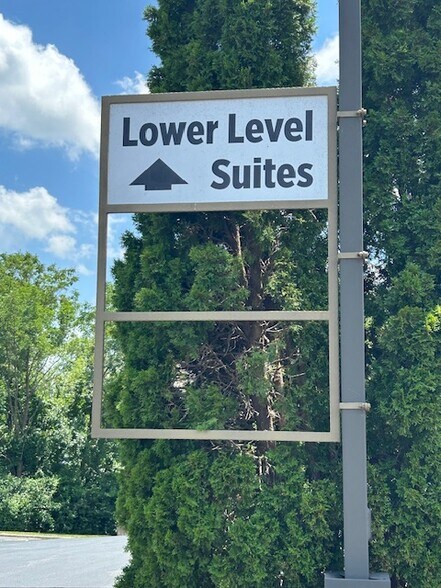 More Photos Of 1546 E Bradford Pky, Springfield Office For Lease