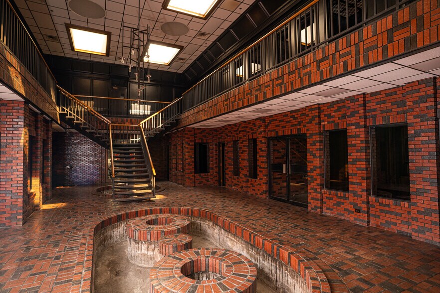 More Photos Of 6308 E 15th St, Tulsa Manufacturing For Lease