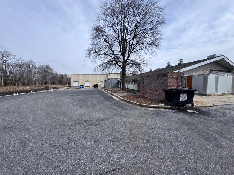 More Photos Of 3331 Plaza Way, Waldorf Restaurant For Lease