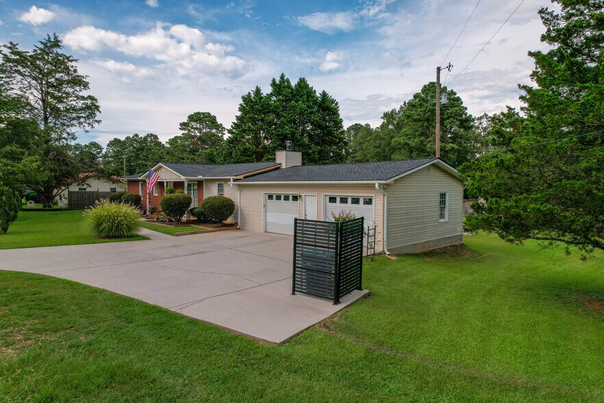 More Photos Of 1537 Jackson St, Locust Grove Office Residential For Sale