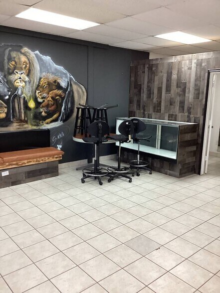 More Photos Of 402-410 Pletz Dr, San Antonio Storefront Retail Office For Lease