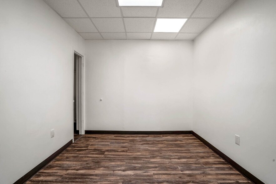 More Photos Of 1405 Luisa St, Santa Fe Office For Lease