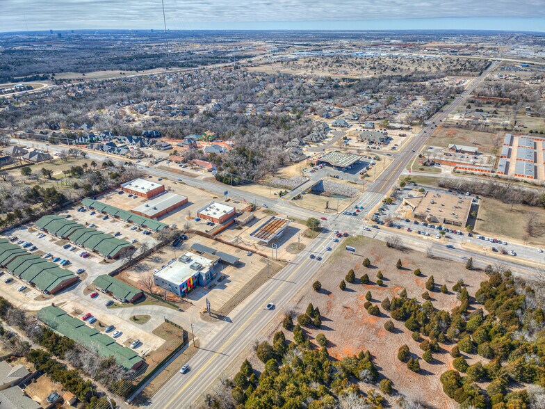 More Photos Of 2028 E Memorial, Edmond Office For Lease