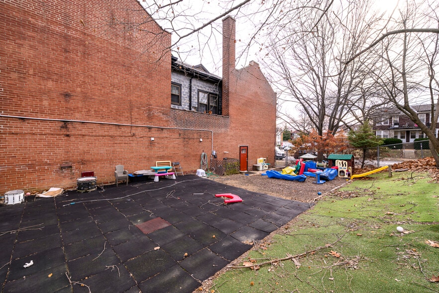 More Photos Of 5001 Pernod Ave, Saint Louis Flex For Sale