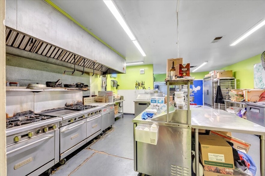 More Photos Of 18736 Main St, Groveland Hotel For Sale