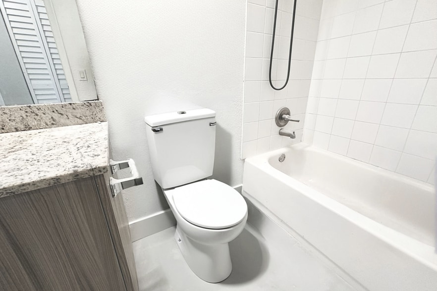 More Photos Of 999 W Prospect Rd, Oakland Park Apartments For Sale