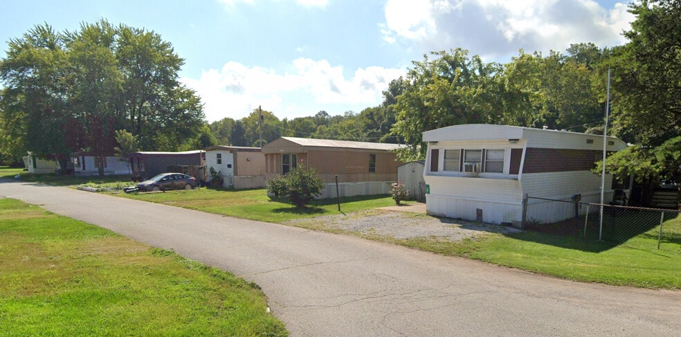 More Photos Of 1 Meadowbrook Acres, Parkersburg Multifamily For Sale