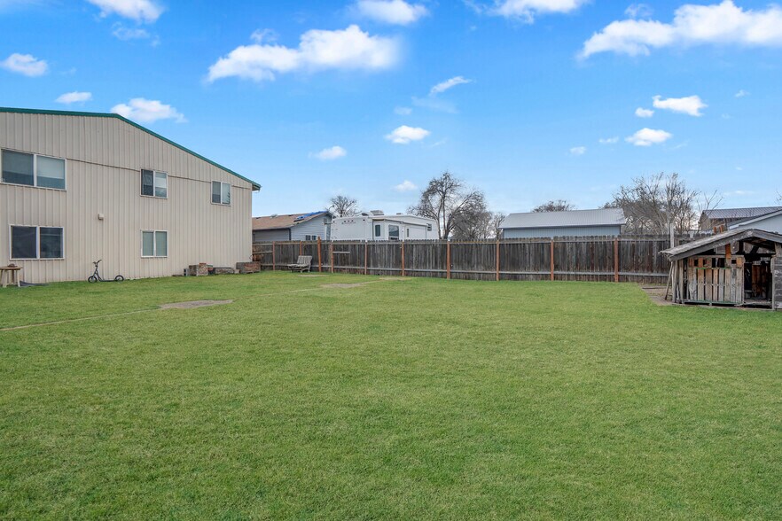 More Photos Of 1505 NW Harwood Ave, Prineville Apartments For Sale