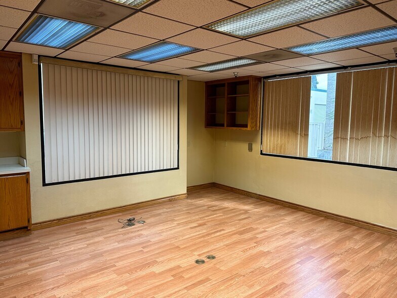 More Photos Of 11930 Goldring Rd, Arcadia Light Distribution For Sale