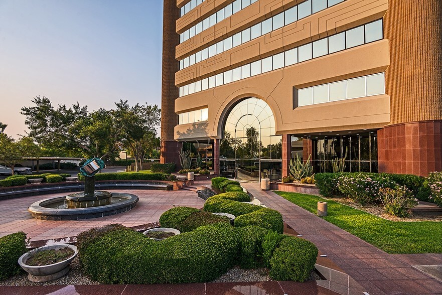 More Photos Of 2800 N 44th St, Phoenix Office For Sale