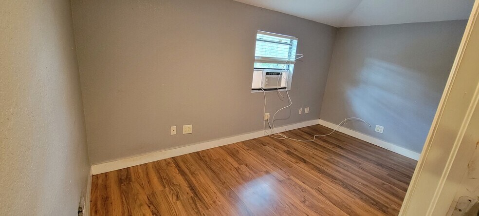 More Photos Of 1901 W Sligh Ave, Tampa Office For Sale