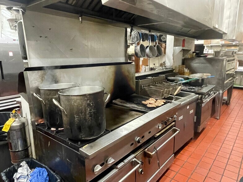 More Photos Of 1001 30th Ave S, Moorhead Restaurant For Sale