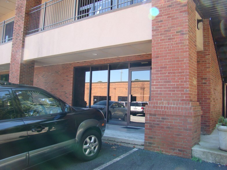 More Photos Of 9876 Main St, Woodstock Flex For Sale