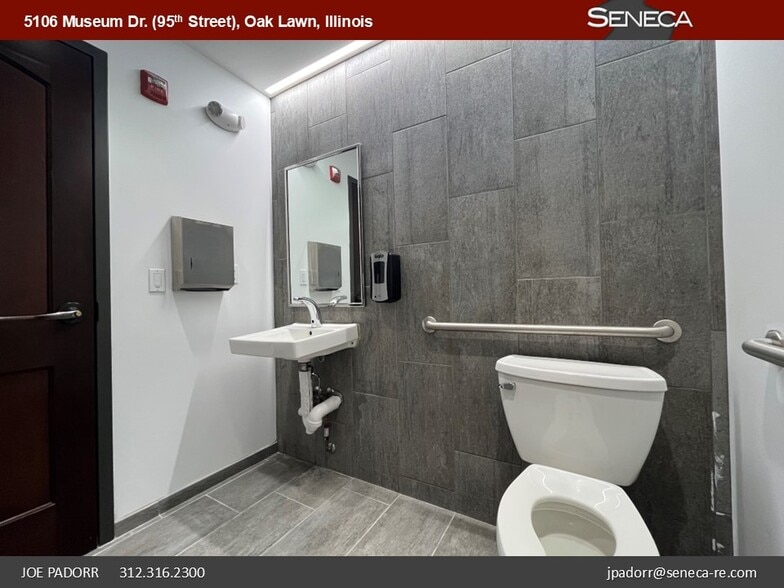 More Photos Of 5100-5116 Museum Dr, Oak Lawn General Retail For Lease