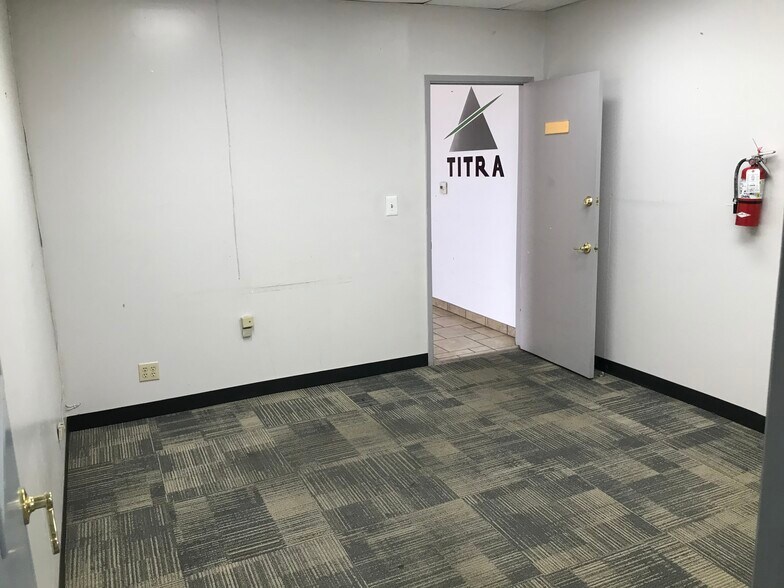 More Photos Of 733 Salem St, Glendale Manufacturing For Lease