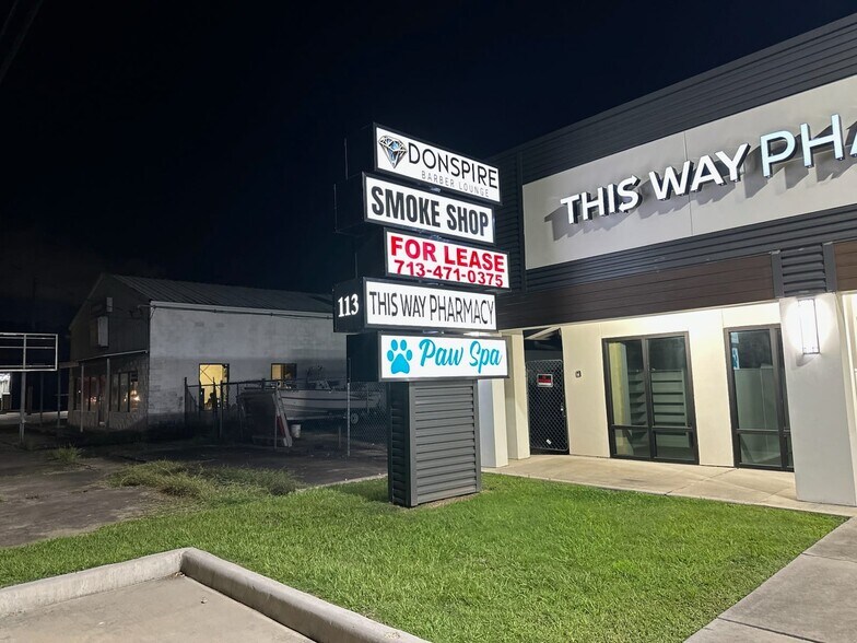 More Photos Of 113 Oyster Creek Dr, Lake Jackson General Retail For Lease