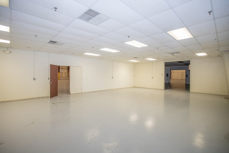 More Photos Of 80 American Wy, Natural Bridge Station Industrial For Lease