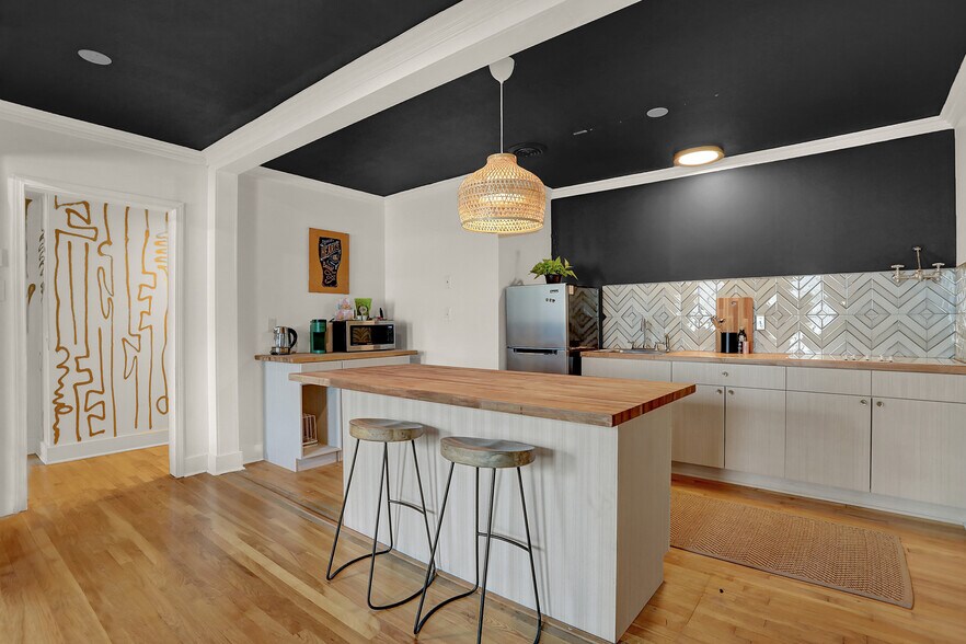 More Photos Of 2258 Young Ave, Memphis Loft Creative Space For Sale