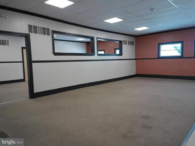 More Photos Of 2 W Market St, Gratz Storefront Retail Residential For Lease