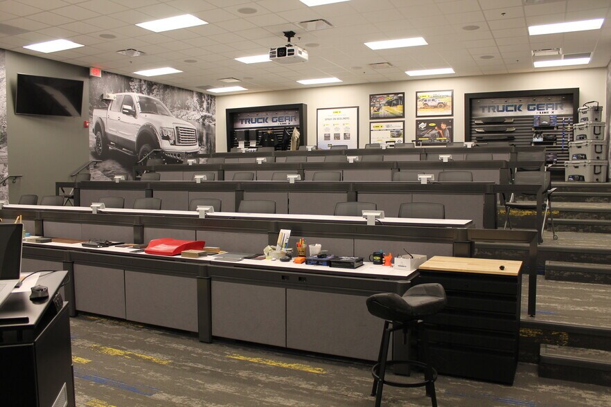 More Photos Of 301 James Record Rd SW, Huntsville Distribution For Lease