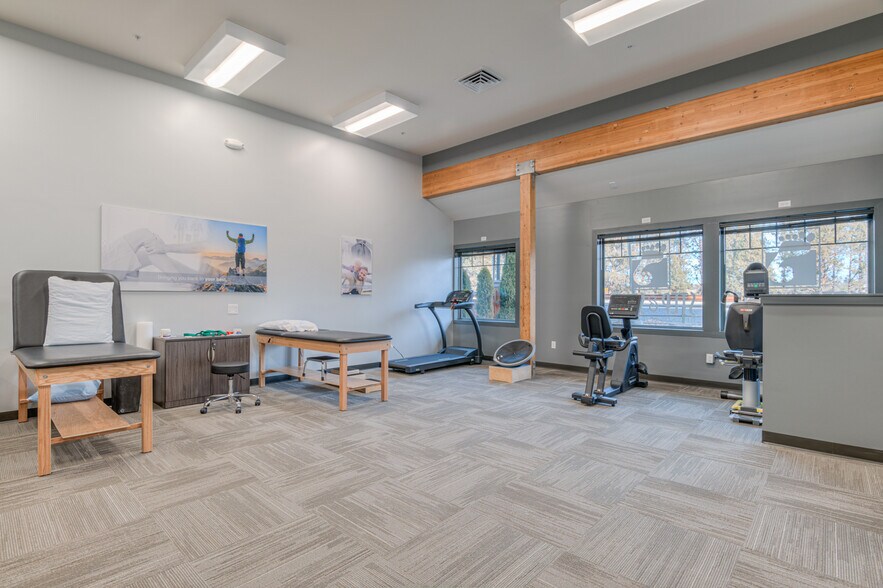 More Photos Of 64670 Strickler Ave, Bend Storefront For Sale