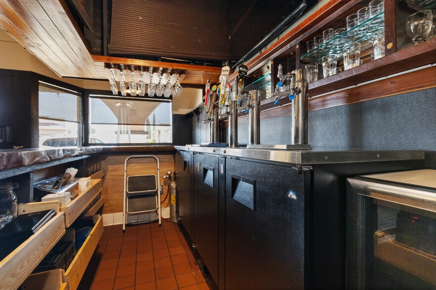 More Photos Of 8501 El Camino Real, Atascadero Restaurant For Sale