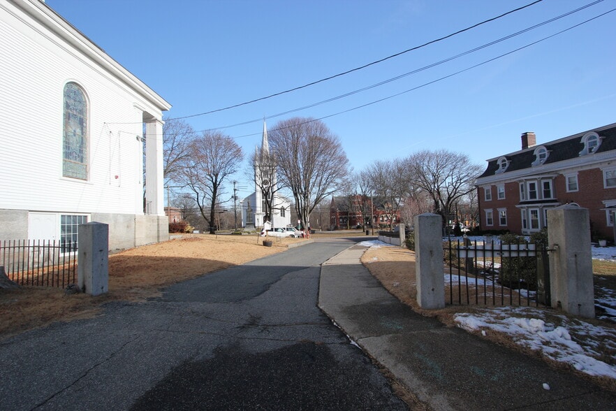 More Photos Of 8 Court St, Uxbridge Loft Creative Space For Lease